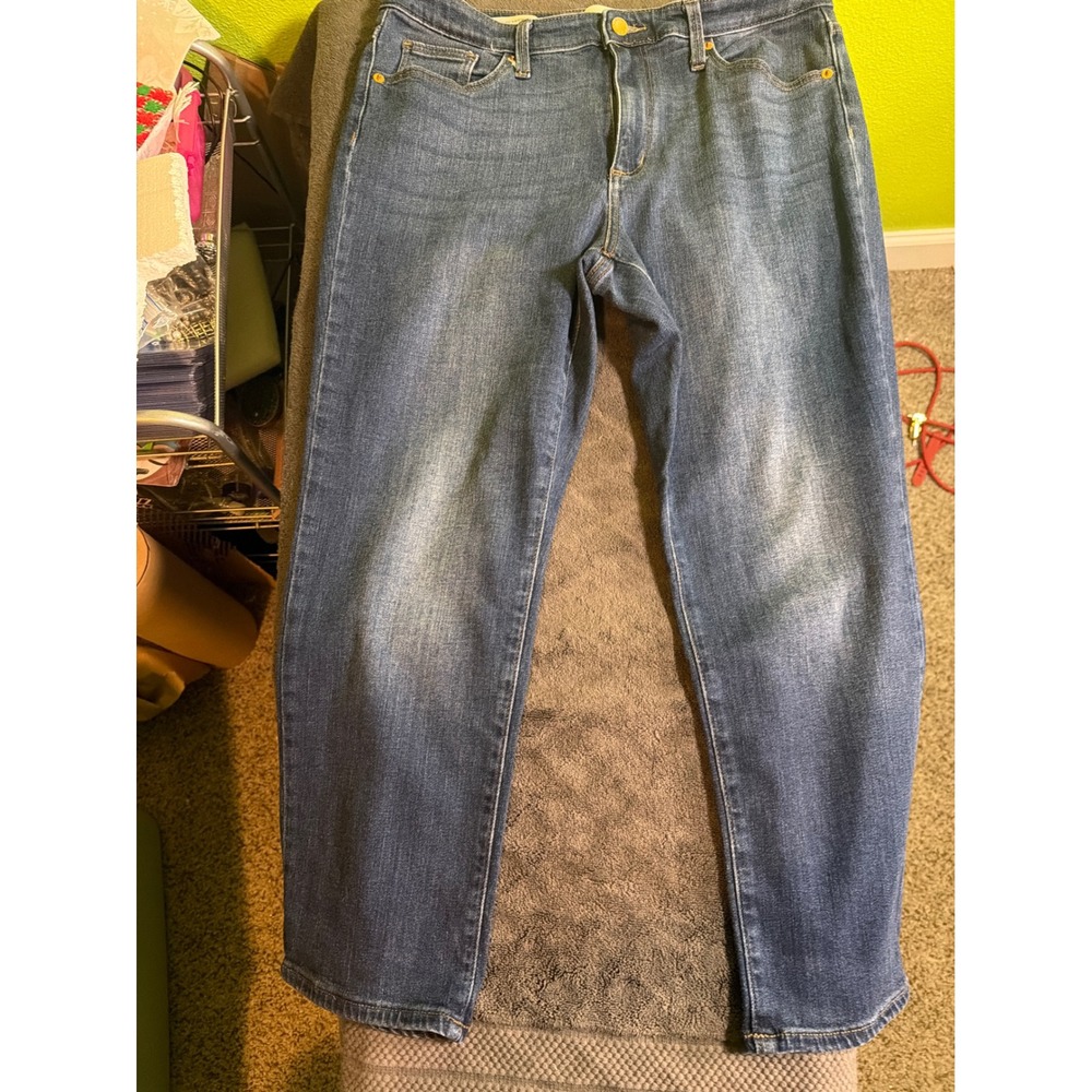 Universal Thread Womens High Rise Slim Straight Jeans Medium Wash Size 12/31S
